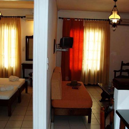 Hesperia Hotel Карловасі Екстер'єр фото