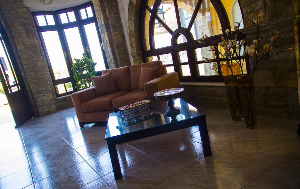 Hesperia Hotel Карловасі Екстер'єр фото