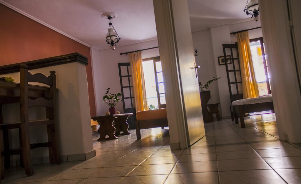 Hesperia Hotel Карловасі Номер фото