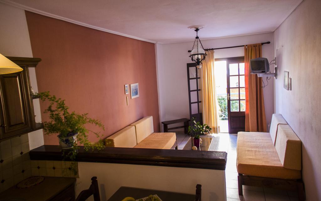 Hesperia Hotel Карловасі Номер фото