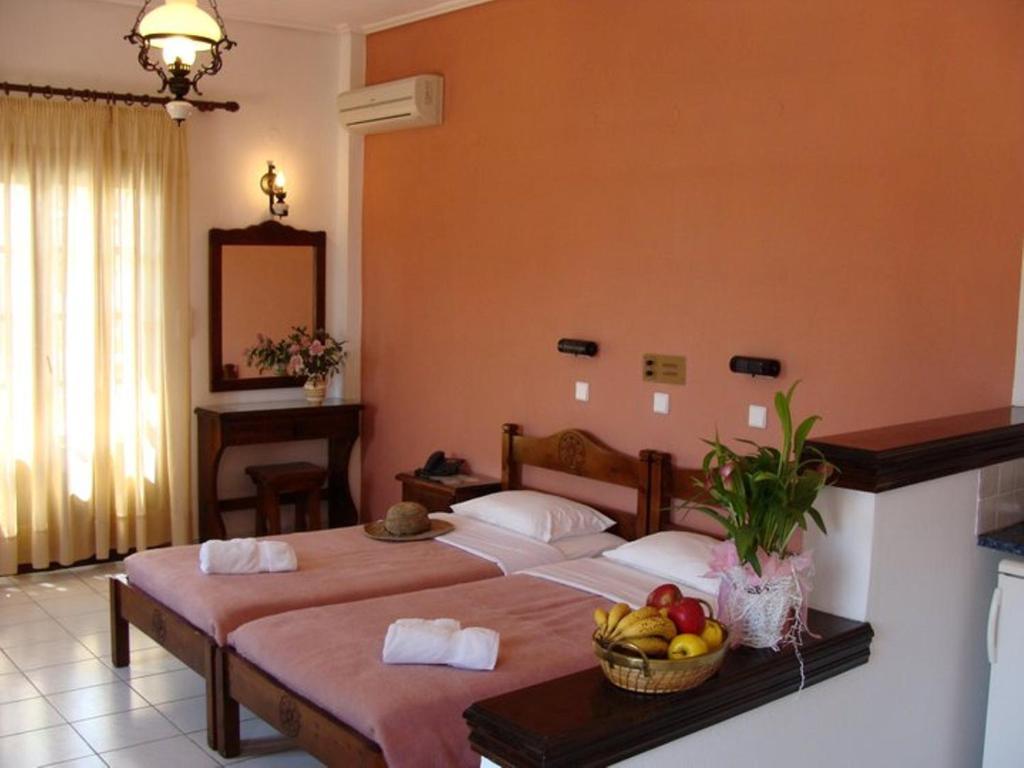 Hesperia Hotel Карловасі Номер фото